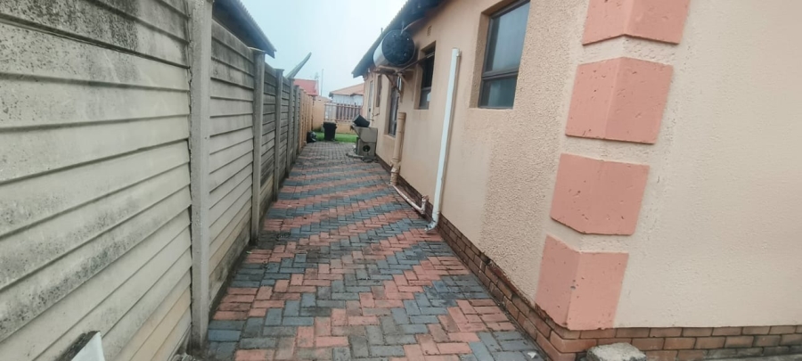 3 Bedroom Property for Sale in Tlhabane North West